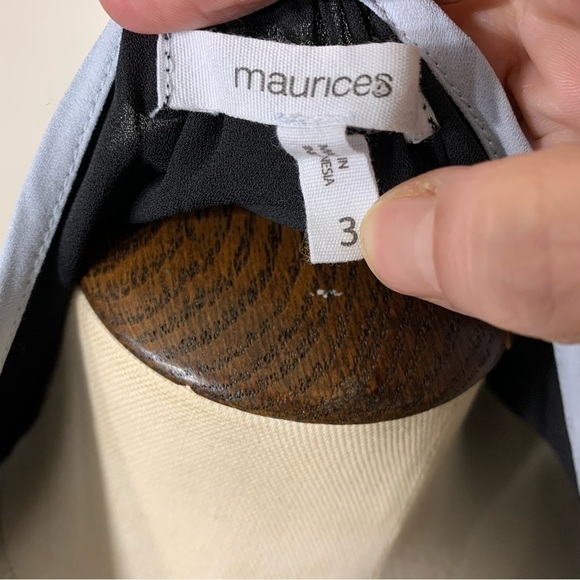 MAURICES Black Gray Minimalist Flowy Crepe Blouse Relax Fit Key Holes Sleeves 24 - Picture 8 of 11